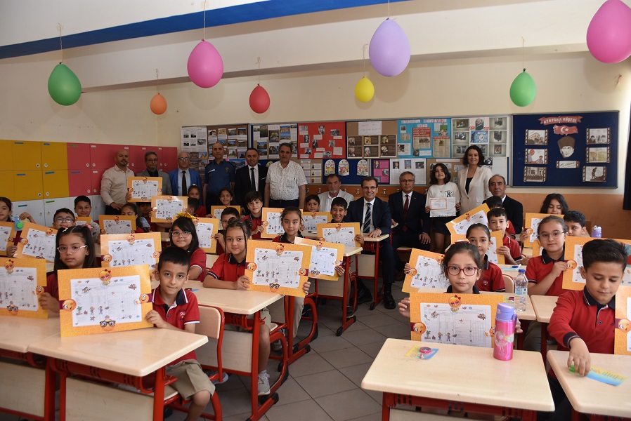 Kaymakamımız Sayın Ali GÜLDOĞAN, Karne Dağıtım Törenine Katıldı.